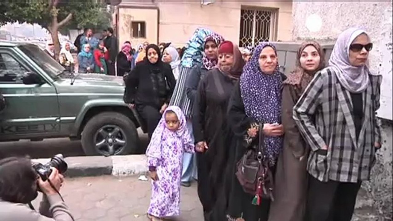 Les Égyptiens votent pour une nouvelle Constitution qui...