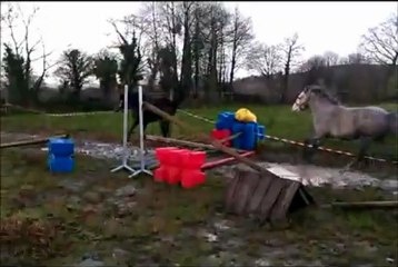 Backstage Tartifume par Lecherry Tartifume PFS s'entraine pour sauter les rivières !!!