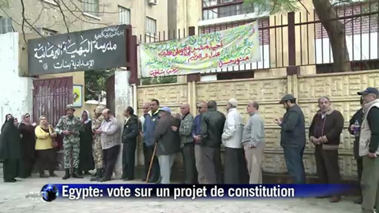 Les Egyptiens votent sur un projet de Constitution