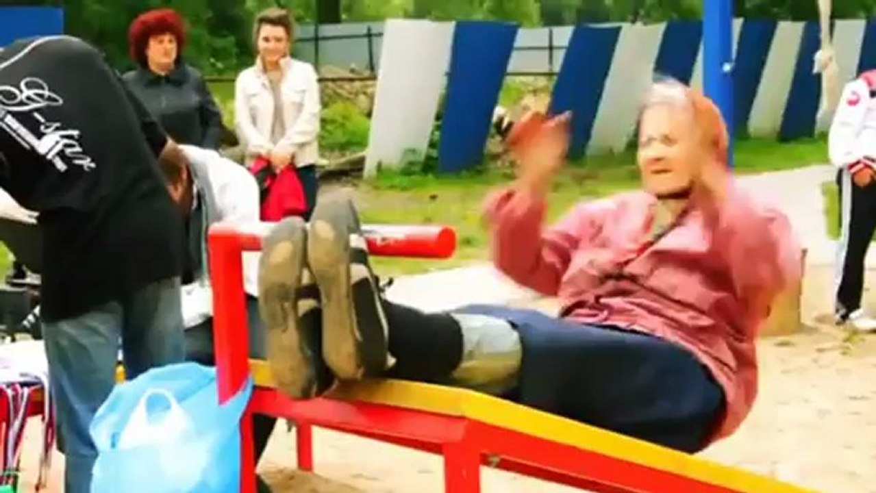 Idosa mostra-te o que é treinar no duro