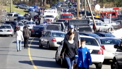 Newtown intenta sobreponerse a la masacre en la que...