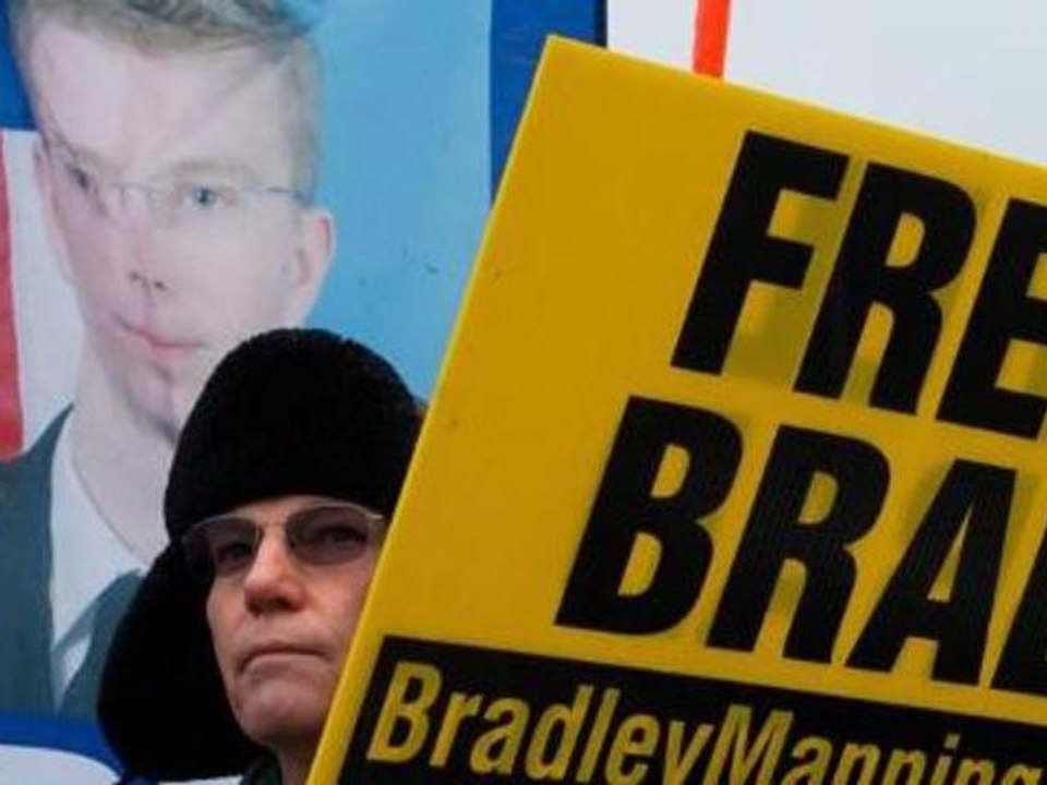 Listening Post - Abandoning Private Manning