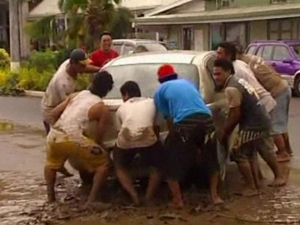Samoans clean up after deadly cyclone