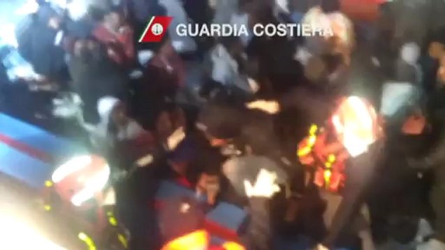 Imigrantes ilegais são detidos na Itália