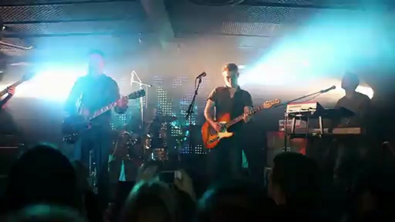 The Fog Incident, Live au Batofar, Live Happy