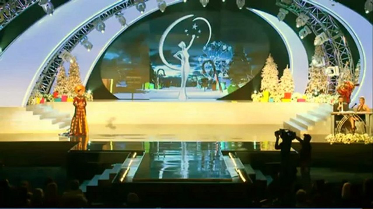 En video: Irene Esser endulzó la tarima del Miss Universo