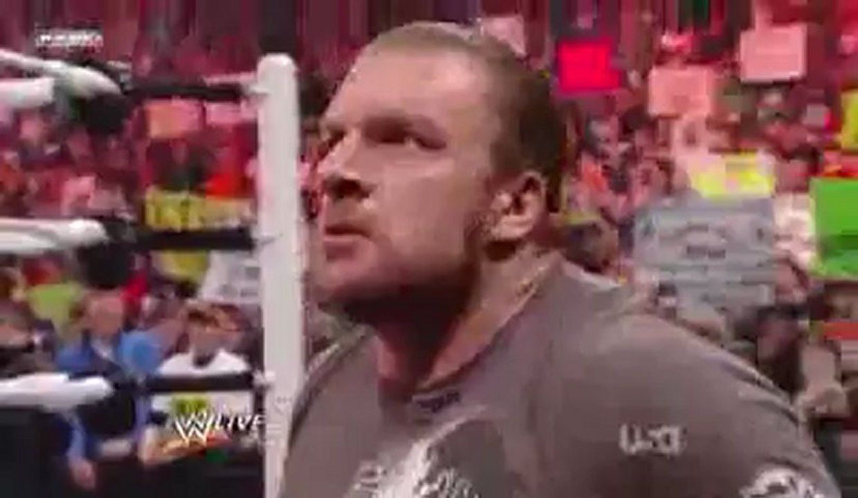 WWE Raw 2011 - Triple H destroy the Sheamus [HQ]
