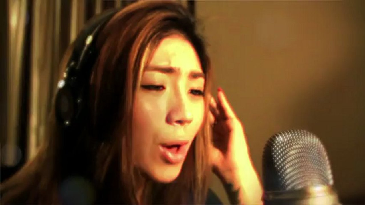 "Diamonds" by Rihanna (Acoustic Cover vy Julie)