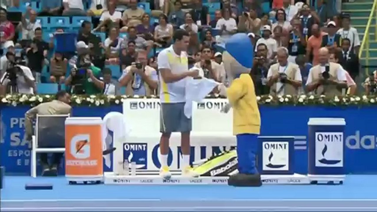 Federer and Tsonga dancing in Bogota