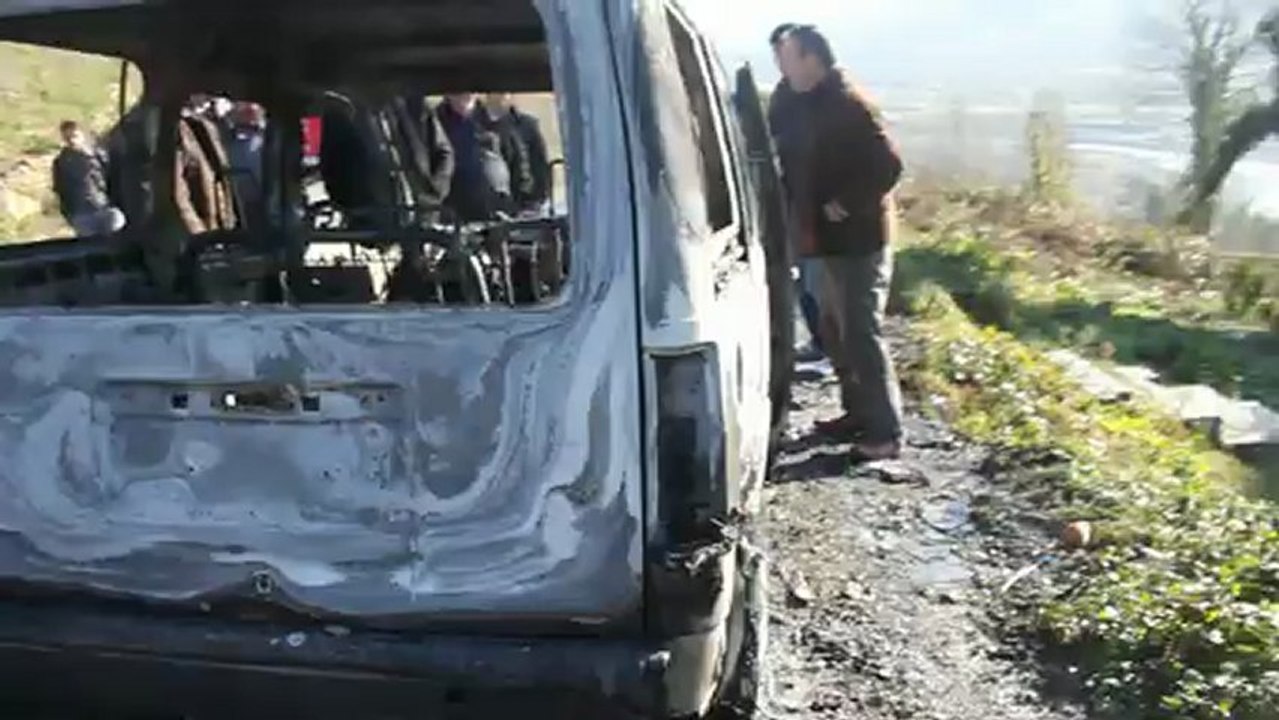 ALAPLI DA MAZOTLU BİR ARAÇ TAMAMEN YANDI