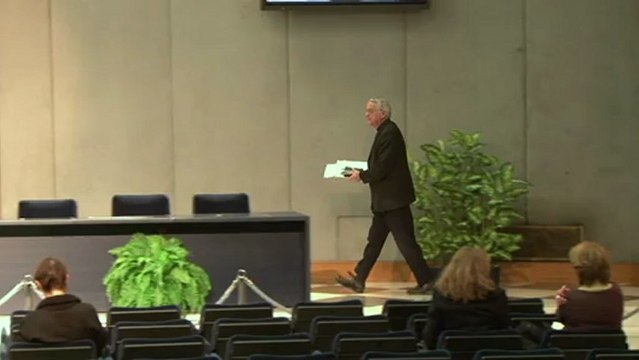 Pope pardons 'Vatileaks' butler, expels him from Vatican