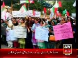 Huge demonstration outside Karachi Press Club against the contempt notice issued to Altaf Hussain