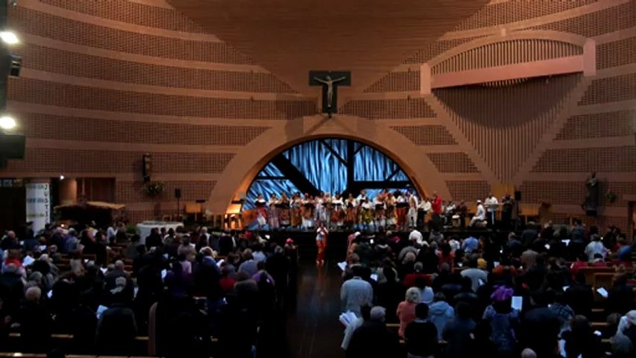 Evry Daily Photo - Vini Chante Nwel - Cathedrale Evry - Video 5