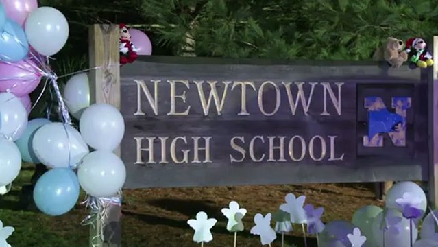 Newtown: des centaines de personnes rendent hommage aux victimes