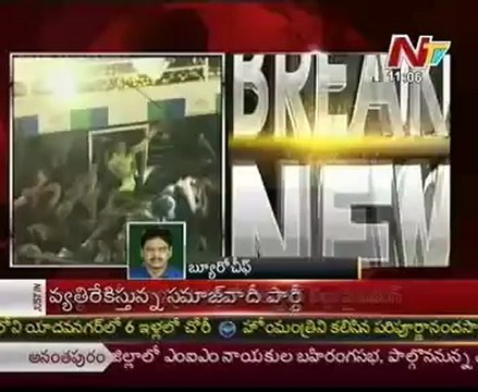 Sharmila slipped from Bus,Seriously Knee Injuried