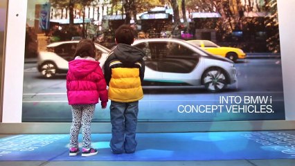 Download Video: BMW i - L'écran numérique qui transforme en voiture hybride et tout-électrique