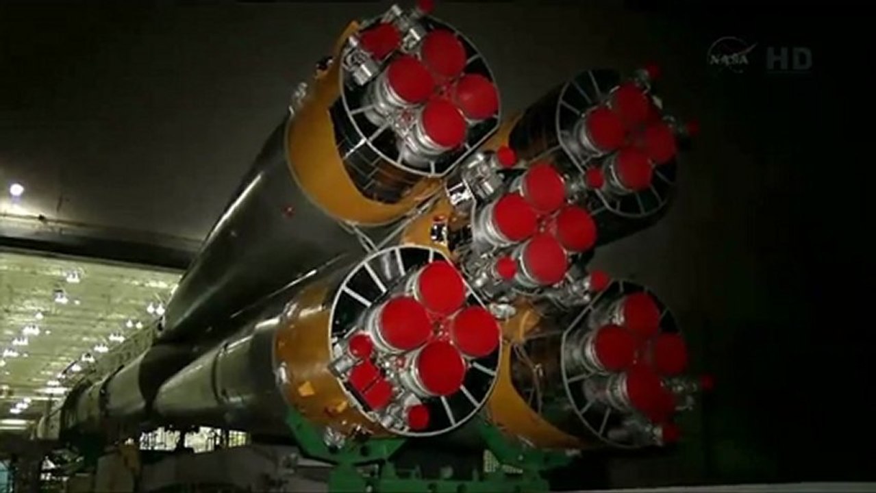 [ISS] Rollout of Soyuz Booster with Soyuz TMA-07M Spacecraft