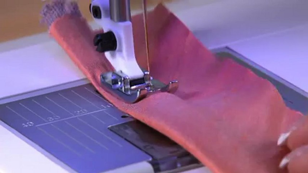 Pied de biche Husqvarna Viking ganseur à passepoil double Référence 412627145