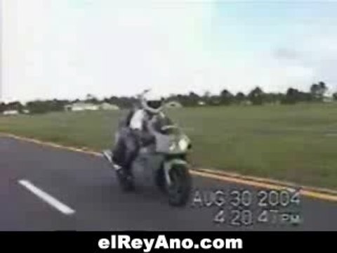 Régis en moto avec sa copine