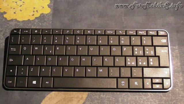 Microsoft Wedge Mobile Keyboard - Come inserire le batterie e fare il pairing bluetooth