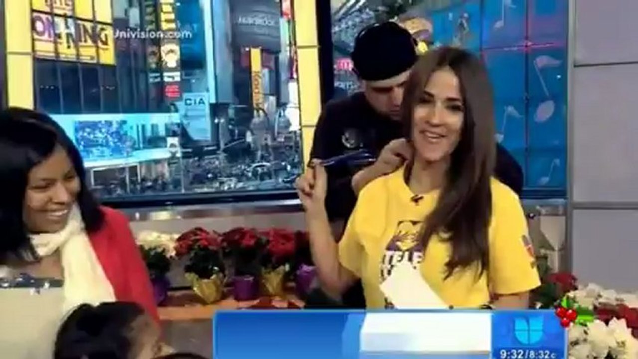 Maite Perroni detrás de cámaras Teleton USA