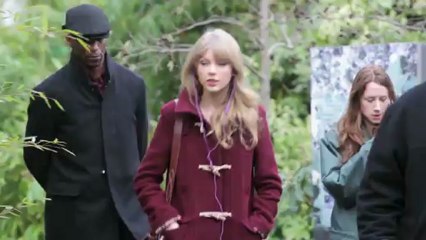 Tải video: Taylor Swift aurait dépensé 50 000 £ en souvenirs des Beatles pour Harry Styles Harry Styles