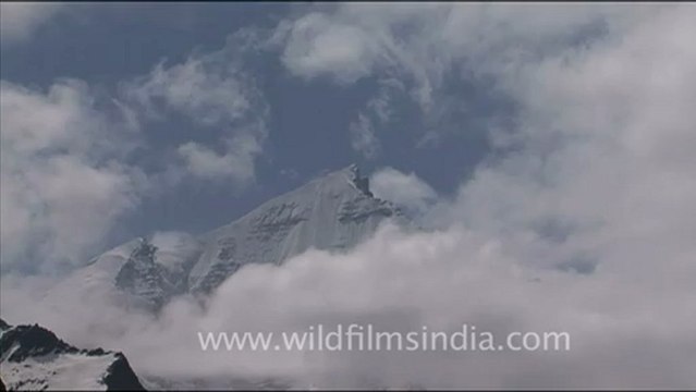 1725.Clouds over Bhagirathi peaks, Uttarakhand.mov
