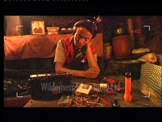 188. Tibetan bomber makes transistor bomb in laboratory-MPEG-4 800Kbps.mp4