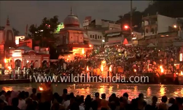 1898.Evening aarti at the ghats.mov