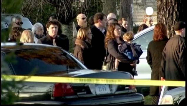 Calls for US gun control grow as Newtown buries its dead