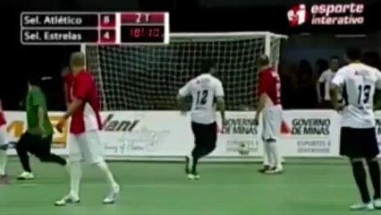 Futsal: Unglaublicher Freistoß von Falcão