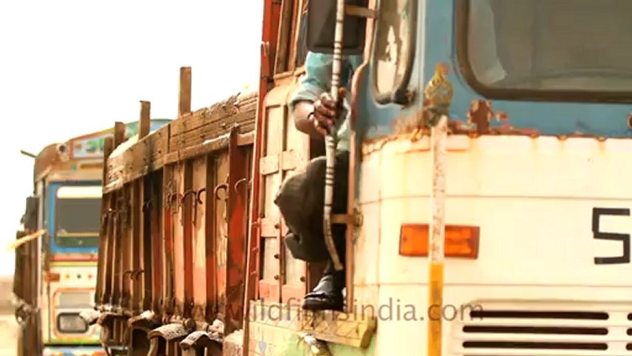 1997.Women salt workers loading salt into truck in Rann of Kutch.mov