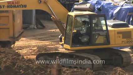 2093.Metro construction in Delhi.mov