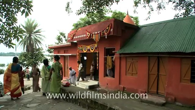 2299.Entrance gate of shiva temple in umananda island.mov