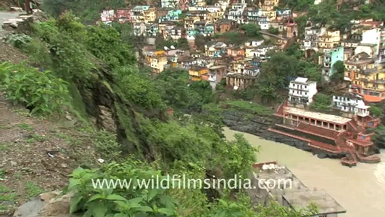 2360.Alaknanda and Bhagirathi confluence at Devprayag.mov
