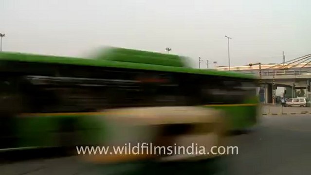 2445.Moolchand flyover in quick motion.mov