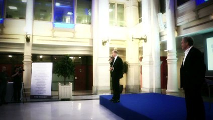 Francis Papazian, Directeur de la Communication de la SMC, accueille les invités Vinoboss Marseille 2012