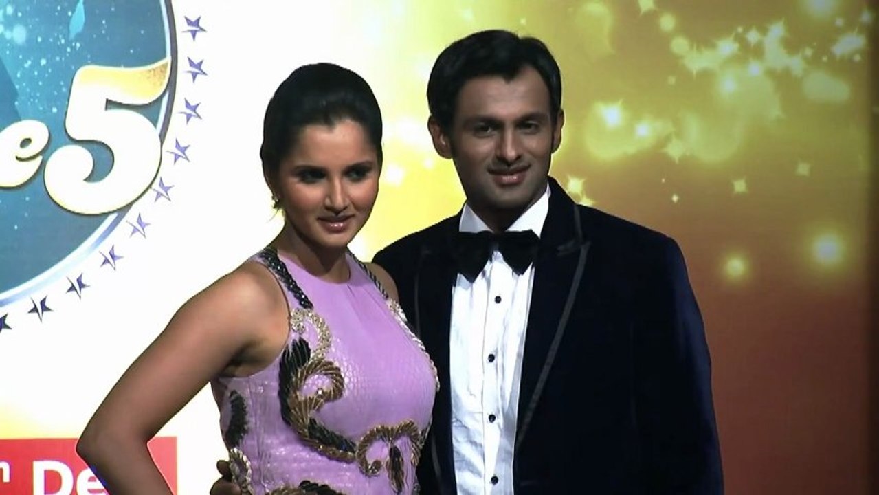 Shoaib Malik And Sania Mirza In Nach Baliye Sea...