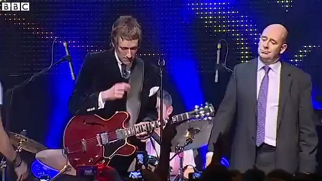 Bradley Wiggins à la guitare