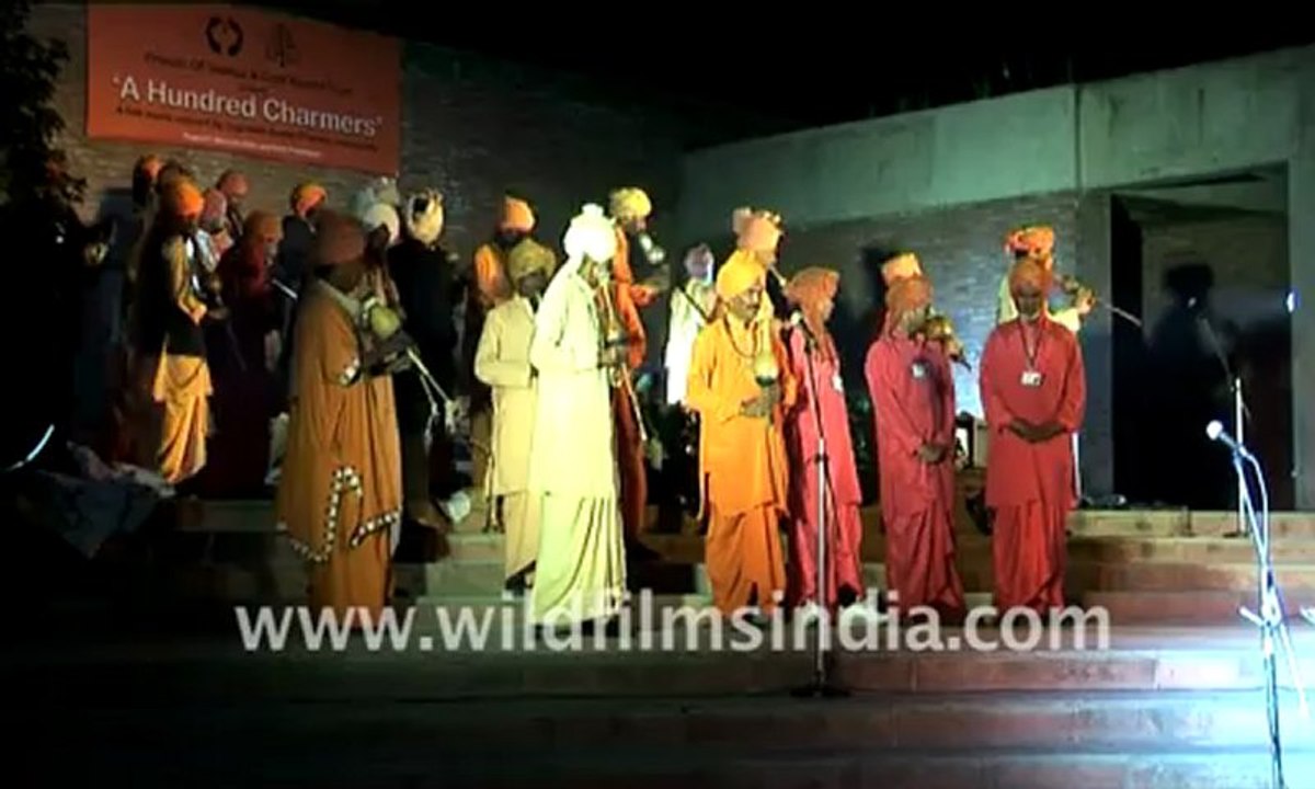 Snake charmers by the hundred!