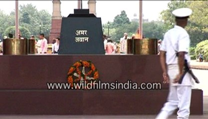 Amar jawan Jyoti(close up)-MPEG-4 800Kbps.mp4