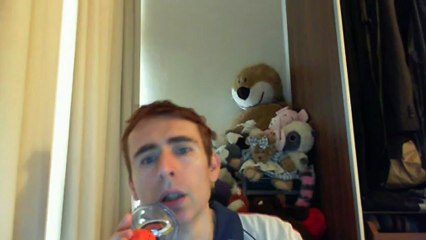 Wiwi égratigne "u + ur hand" de Pink