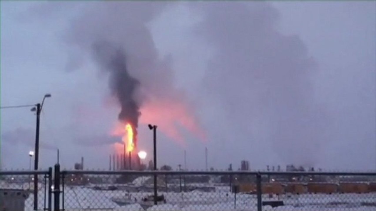 De l'or bleu à l'or noir. (White water, black gold. ( 23min.bonus:la partie caché en v.o. ! ))