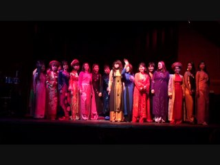 Biểu diễn thời trang áo dài Versailles 30-04-2011