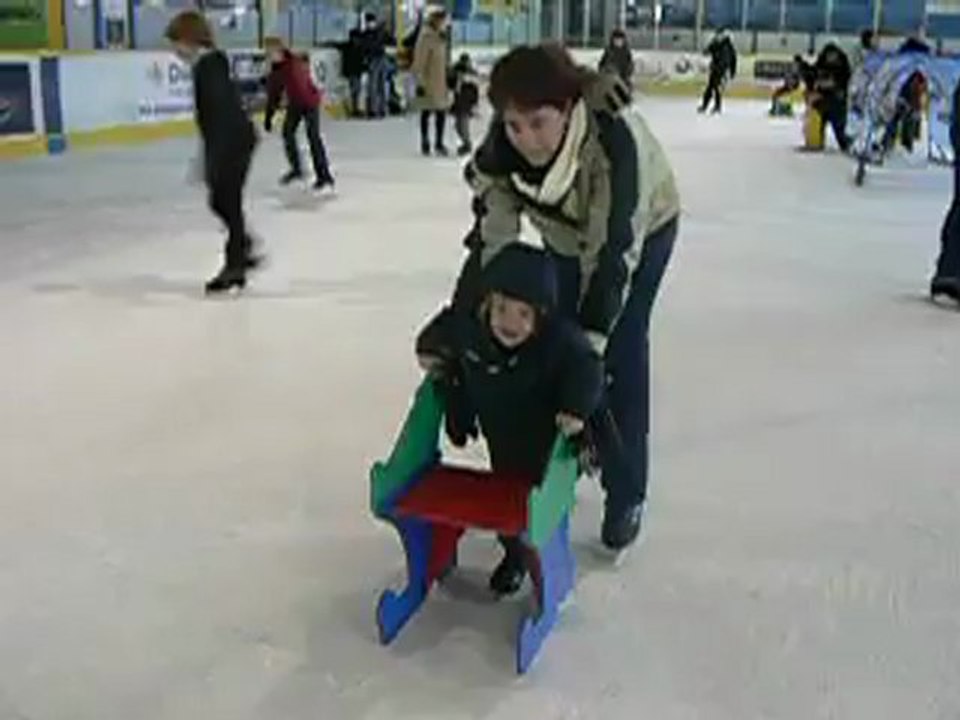 Alice et Manon à la patinoire