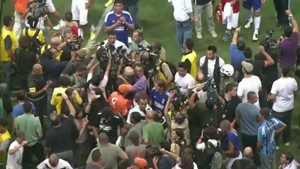 Ídolos juegan contra la pobreza