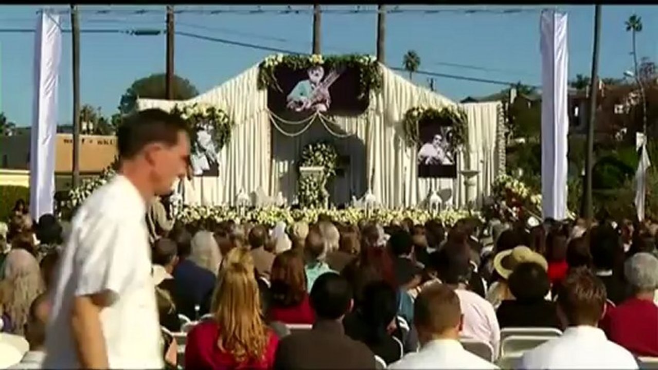 Music icon Ravi Shankar honored in public memorial