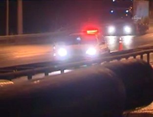 Kaza yapan TIR’daki dev sanayi boruları yola saçıldı - CİHAN