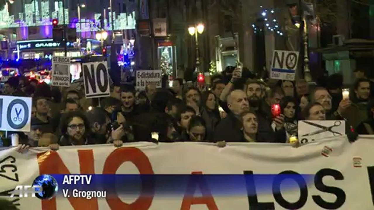 "Marche funèbre" des indignés à Madrid pour dénoncer le budget 2013