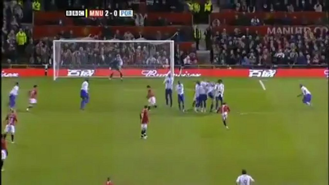 Cú sút phạt tựa như cú rocket tung nóc  lưới Portsmouth (năm 2009)